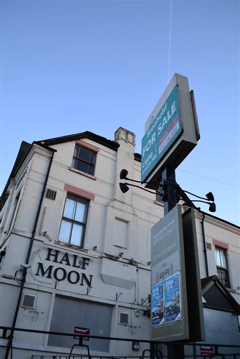 The Half Moon Pub Hucknall For Sale Has It Re Opened Flickr
