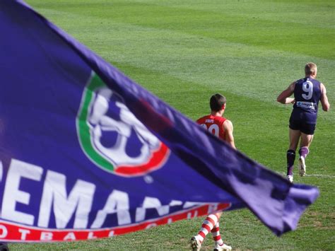 Isaac heeney kicked five goals in the swans' convincing victory. Fremantle Dockers vs. Sydney Swans - Round 20, 2010 | Flickr