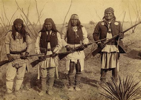 They were seldom at great length of peace with the mexicans. foto apache indian - Google zoeken | American indian ...