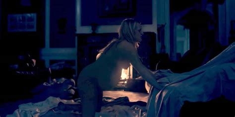 Elisabeth Moss Labor Naked Scene From The Handmaids Tale Scandal