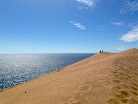 Concón sand dunes facing the Pacific ocean. central Chile. : hiking