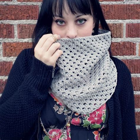 Staying Warm 14 Crocheted Scarf And Cowl Patterns For Fall