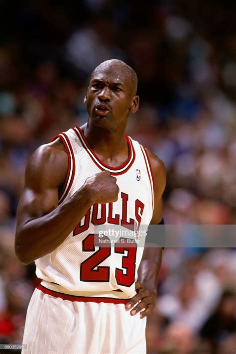 Fotografia De Notícias Michael Jordan Of The Chicago Bulls Pumps His