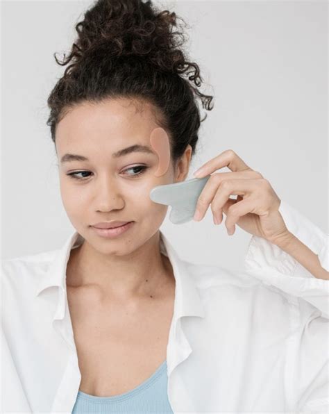 Gua Sha Facial An Experts Tips On How To Do It At Home Be Spotted