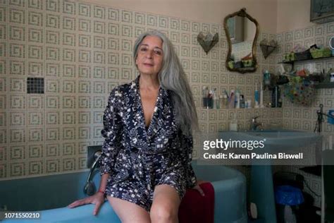 vintage mature women photos et images de collection getty images