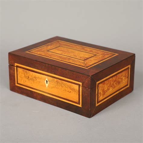 Exceptional Dresser Box • Jeffrey Tillou Antiques