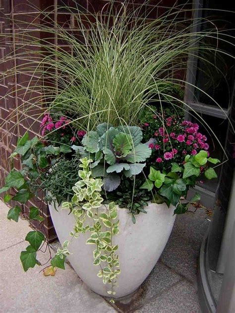 Perfect Outdoor Winter Planters Ideas 29 Pimphomee