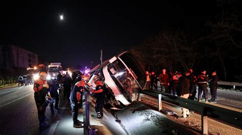 Bursa da tur otobüsü devrildi 3 ölü 44 yaralı Son Dakika Haberleri