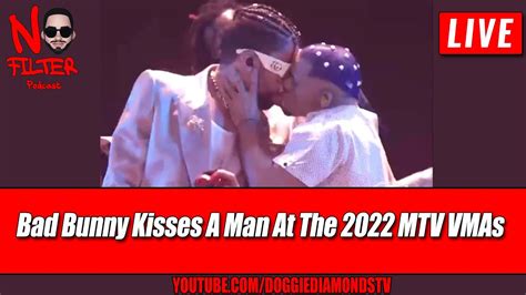 Bad Bunny Kisses A Man At The 2022 Mtv Vmas They Cut My Stream Off