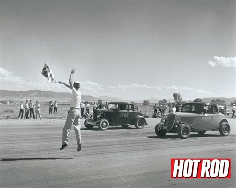Flag Start For A Late 50 S Early 60 S Drag Race Vintage Racing Vintage Cars Vintage Photos