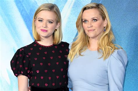 Reese Witherspoon Says Daughter Ava Does Her Makeup