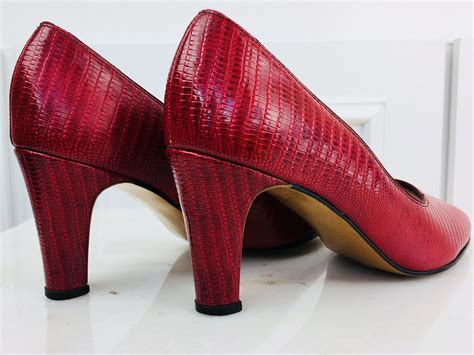 Risque Red Reptile Embossed 1960s 1970s Leather Pumps Like New
