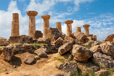 Sicílie (italsky sicilia) je autonomní oblast itálie a největší ostrov ve středozemním moři. Vliegtickets Sicilië | TUI fly