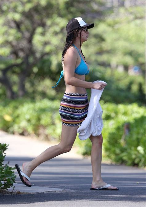 Jennifer Lawrence Flaunts Bikini Body In Hawaii For Thanksgiving Jennifer Lawrence Jennifer