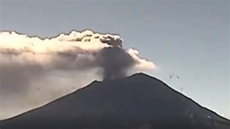 Ash Spews From Mexicos Popocatepetl Volcano