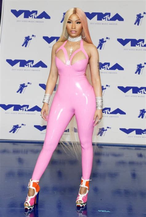Nicki Minaj Measurements Height Weight Bra Breast Size More KEMBEO