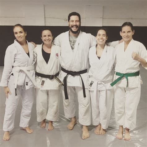 Karate Proporciona BenefÍcios Para Mulheres Patricia Finotti