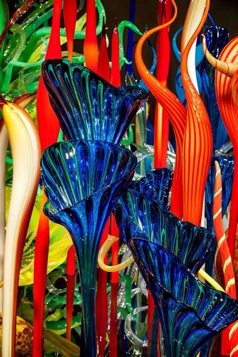 Dale Chihuly An Artist Who Uses Broken Glass To Recycle Learn Glass