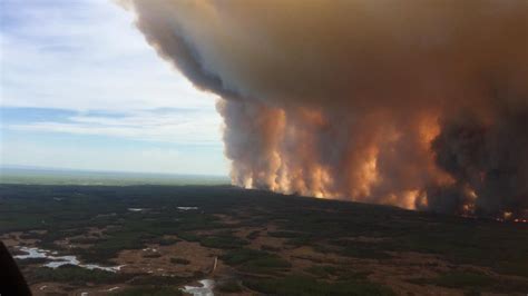 Northern Alberta Wildfire Thousands Evacuate Conditions Expected To