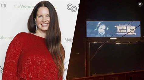 Lana Del Rey Promotes New Album By Putting Up Only One Billboard — In