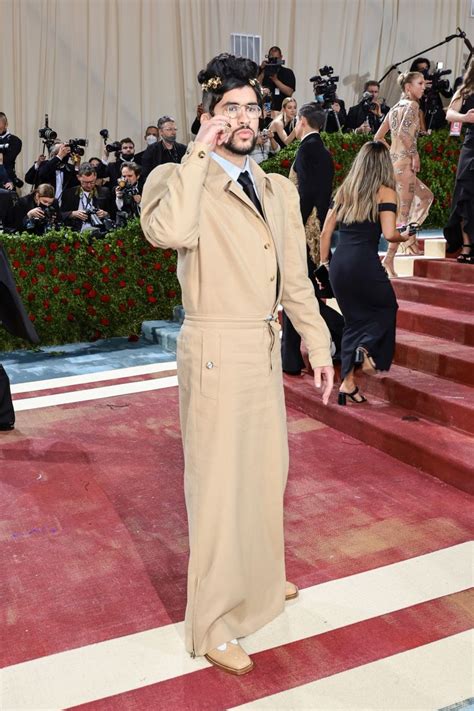 Burberry Met Gala Bad Bunny Viste La Calle