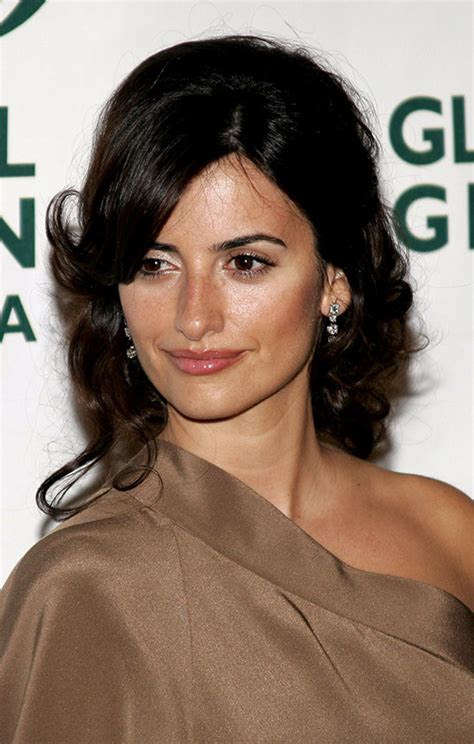 Top 24 Penelope Cruz Hairstyles And Haircuts Ideas For You To Try
