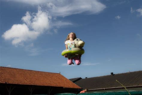 Ze Springt Een Gat In De Lucht Vakantie Foto Van De Week Uit De