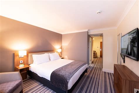 Hotel is located in 4 km from the centre. HOLIDAY INN CARDIFF NORTH - M4, JCT.32 - Updated 2020 ...