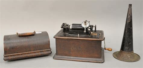 Thomas Edison Phonograph Model H In Oak Case With Small Horn