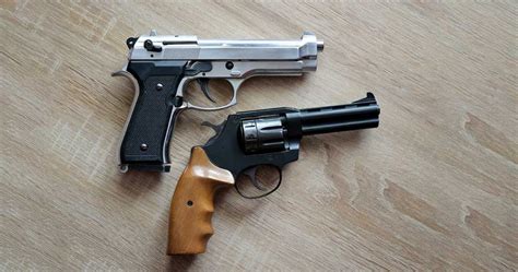 Choosing A Handgun Differences Between Revolvers Vs Semi Automatic