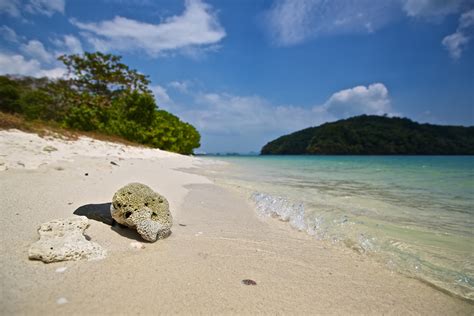 Pulau dayang bunting merupakan pulau yang terbesar selepas langkawi di kedah. 10 Tempat Menarik di Pulau Dayang Bunting Wajib Datang ...