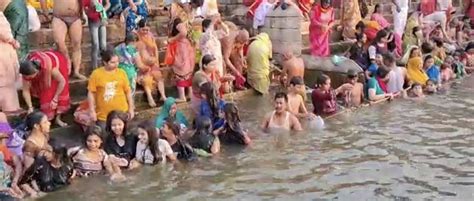 गंगा दशहरा आज धर्म नगरी काशी में श्रद्धालुओं ने लगाई आस्था की डुबकी Janpad News Live