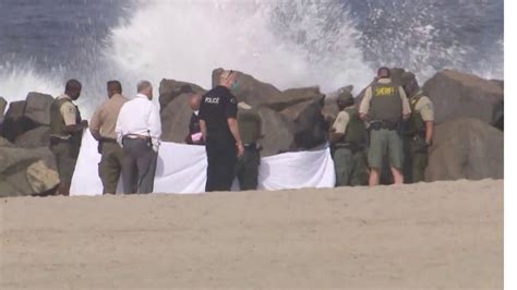 Police Investigating After Womans Body Washes Ashore On Venice Beach
