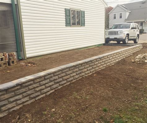 How To Build A Block Retaining Wall 10 Steps With Pictures