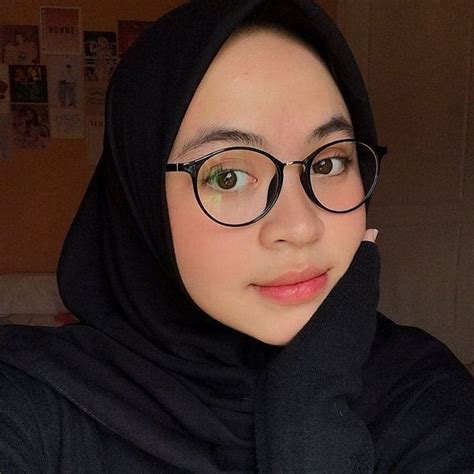 Instagram Di 2020 Kacamata Instagram Hijab