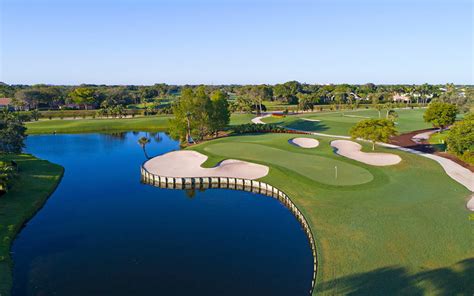 Galuppi's overlooks a rolling green golf course. Delaire Country Club | Kipp Schulties Golf Design, Inc.
