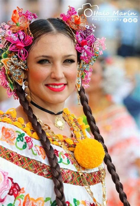 Polleras Panamá Folkloric dress National dress Costumes around the world