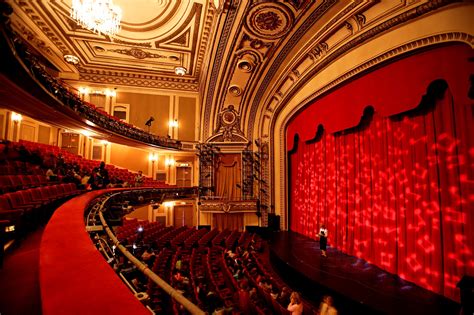 11 Best Chicago Theaters In The Loop And Downtown