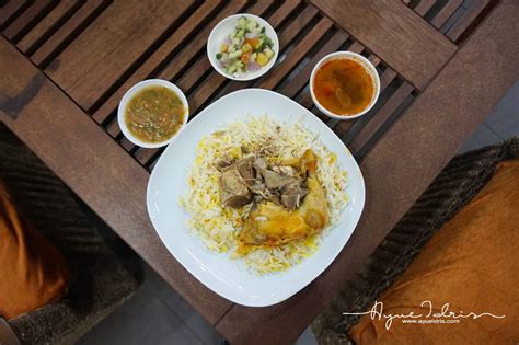 Lamb and chicken are marinated and seasoned to perfection then slow grilled to a juicy finish. Restoran Munif Hijjaz Papero | Nasi Arab Sedap di Shah ...