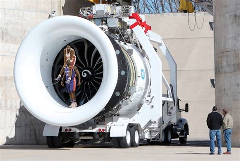 Heres The Worlds Largest Jet Engine Gizmodo Australia