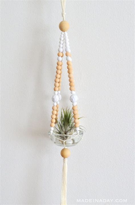 Affiliate links may be sprinkled throughout the awesome, free content you see below. Macrame Projects for the Beginner - Decor Hint