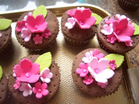 Flower Cupcakes By Pats Cakes Cupcake Cakes Flower Cupcakes Desserts