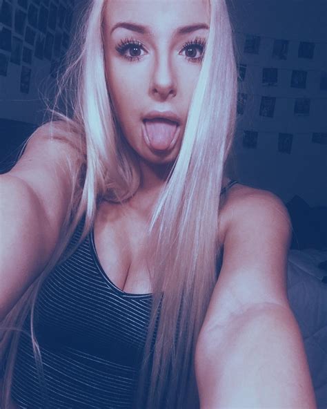 Tana Mongeau Sexy Pictures 35 Pics Sexy Youtubers