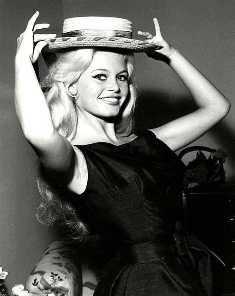 Les Plus Belles Photos De Brigitte Bardotbrigitte Bardot Chapeau Et