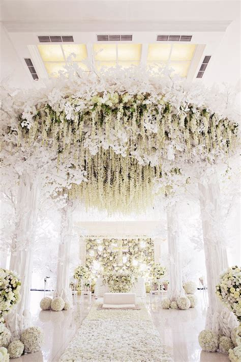 20 Awesome Indoor Wedding Ceremony Décoration Ideas