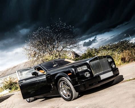 Make a statement when your party paints the city of indianapolis in a lincoln stretch limo rental. Rolls Royce Phantom Hire UK | Self Drive Car Hire in UK ...