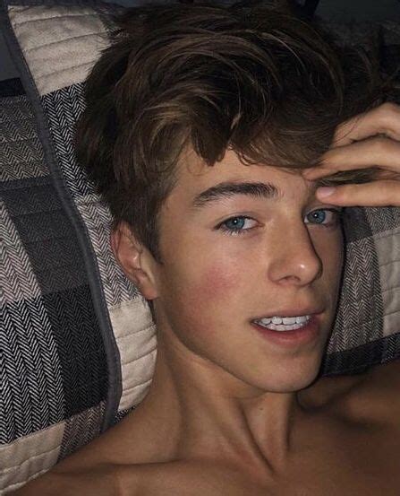 Pin By 👸🏾jørdÿn Kräüśś👸🏾 On Beautiful People Cute Teenage Boys Cute
