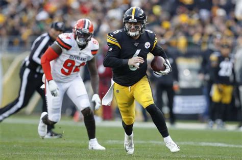 Hodges to Remain at QB for the Steelers, JuJu and Conner Playing Sunday 