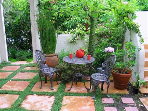 Mediterranean Inspired Courtyards Hgtv Small Courtyard Gardens Small