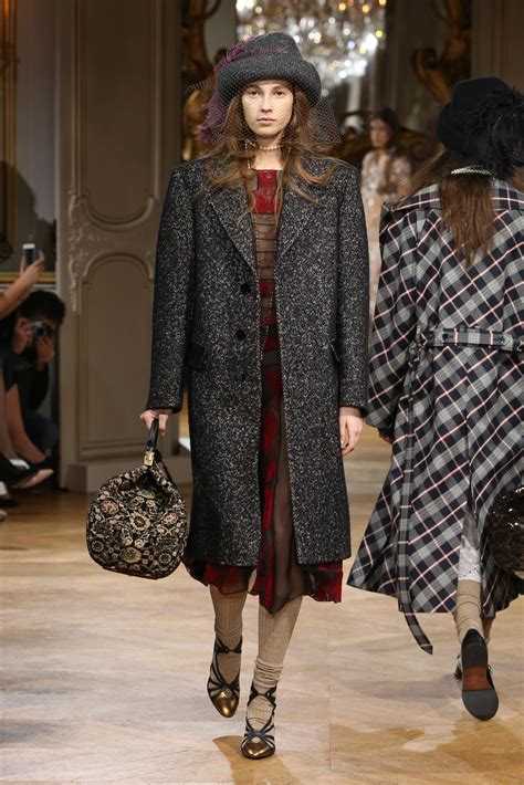 2018 (mmxviii) was a common year starting on monday of the gregorian calendar, the 2018th year of the common era (ce) and anno domini (ad) designations, the 18th year of the 3rd millennium. JOHN GALLIANO FALL WINTER 2018 WOMEN'S COLLECTION | The ...